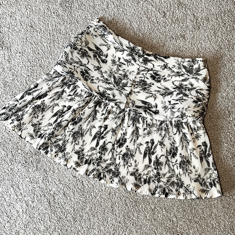 NWT Express Skirt. Sz M